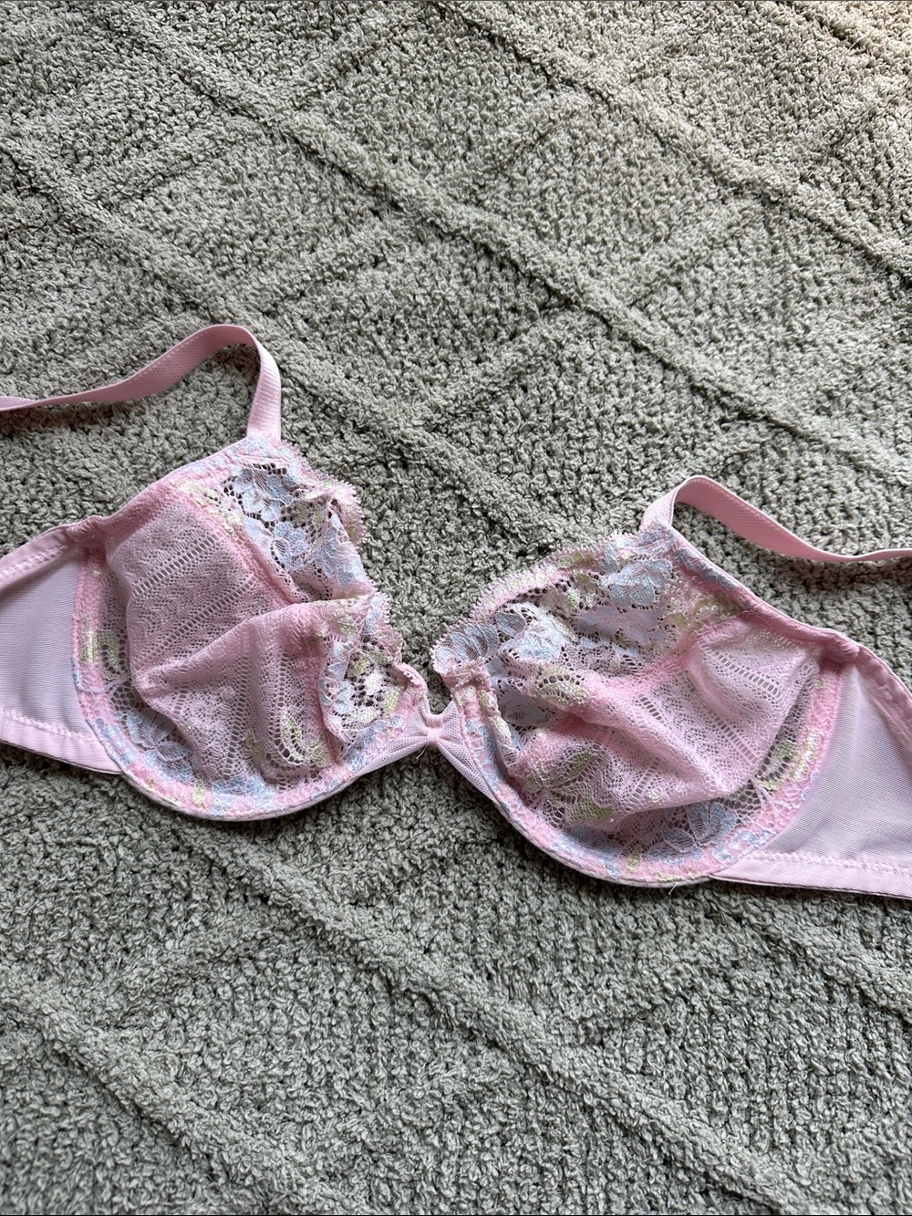 Wacoal Pink Lace Underwire Bra with Floral Embroidery
